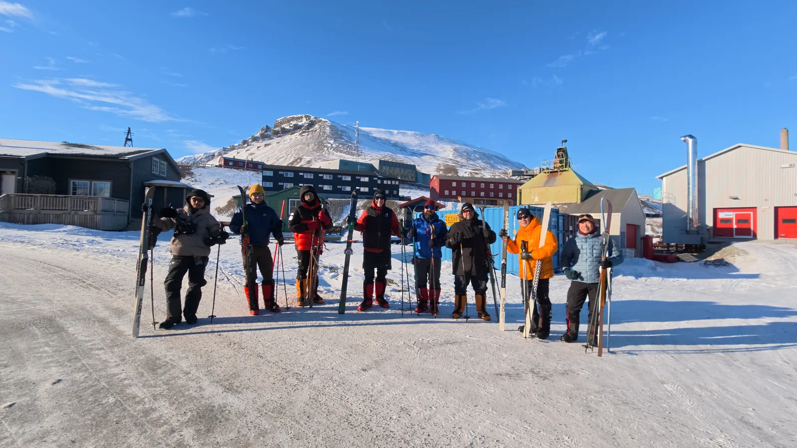 The group with skis in Longyearbyen